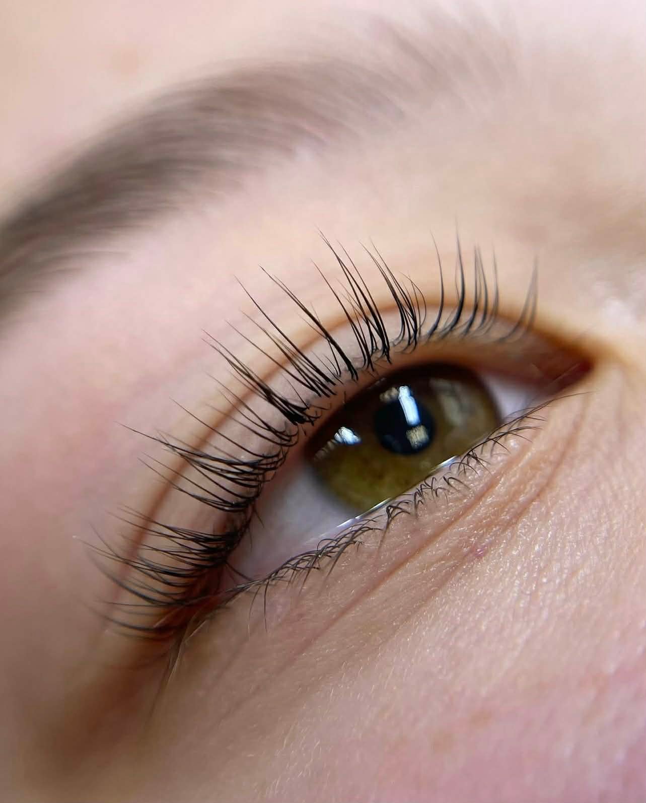 Laminacja rzęs — realizacja